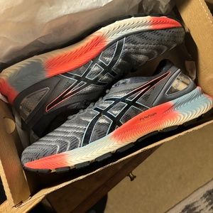 Asics Nimbus LITE - 9.5 mens US - NEVER WORN and IN-BOX